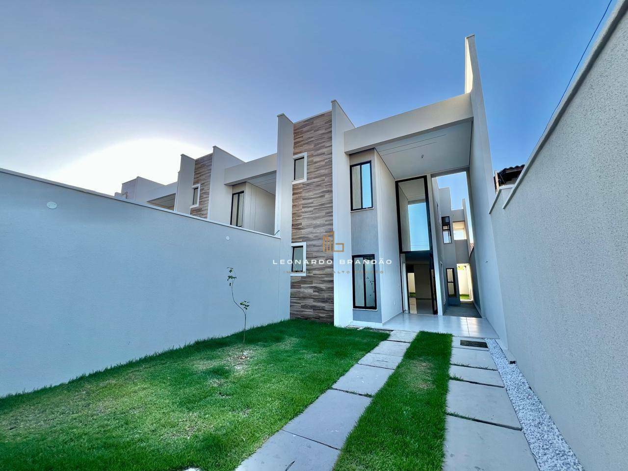 Casa à venda com 4 quartos, 162m² - Foto 1