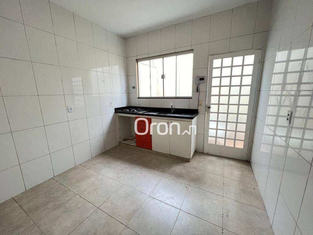 Casa à venda com 4 quartos, 120m² - Foto 3