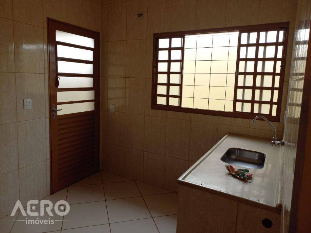 Casa à venda com 2 quartos, 107m² - Foto 4