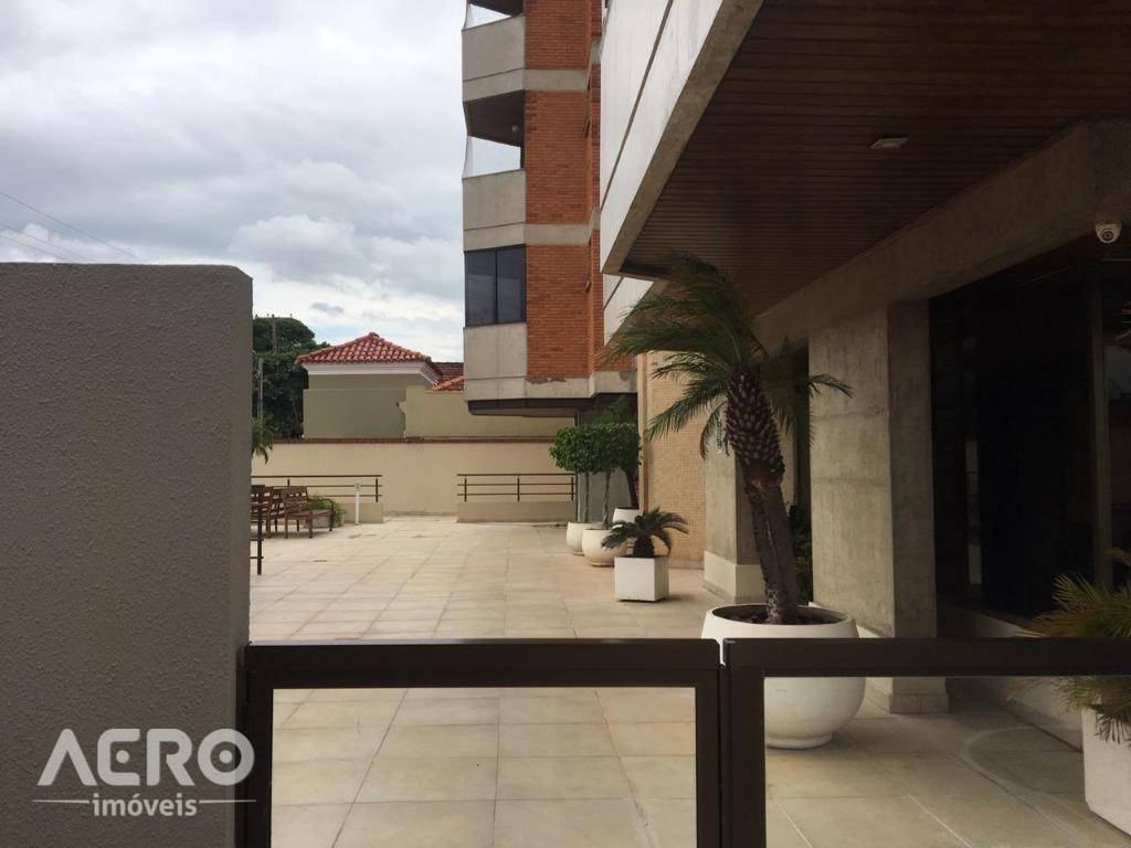 Apartamento à venda com 3 quartos, 240m² - Foto 2