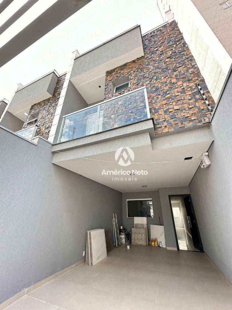 Sobrado à venda com 3 quartos, 120m² - Foto 1