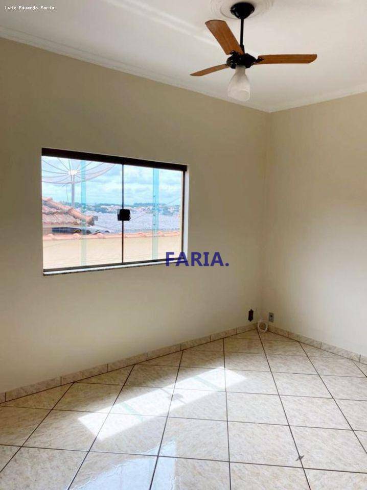 Casa à venda com 5 quartos, 209m² - Foto 10