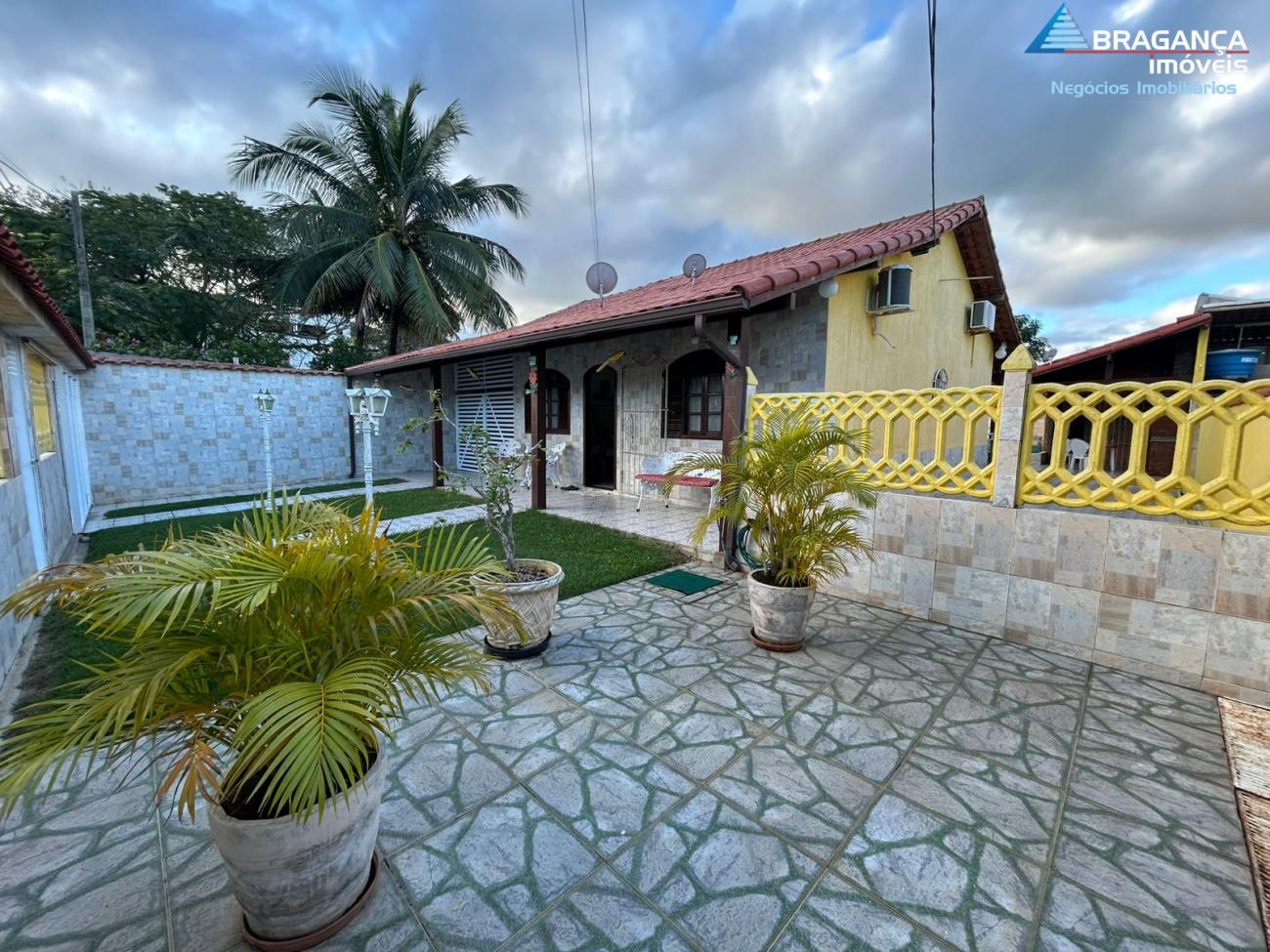 Casa à venda com 3 quartos - Foto 1