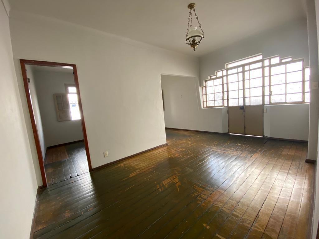 Casa à venda com 6 quartos, 210m² - Foto 3