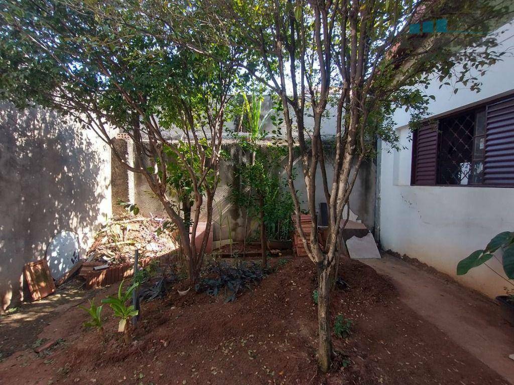 Casa à venda com 4 quartos, 136m² - Foto 2