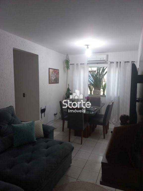 Apartamento à venda com 2 quartos, 75m² - Foto 1