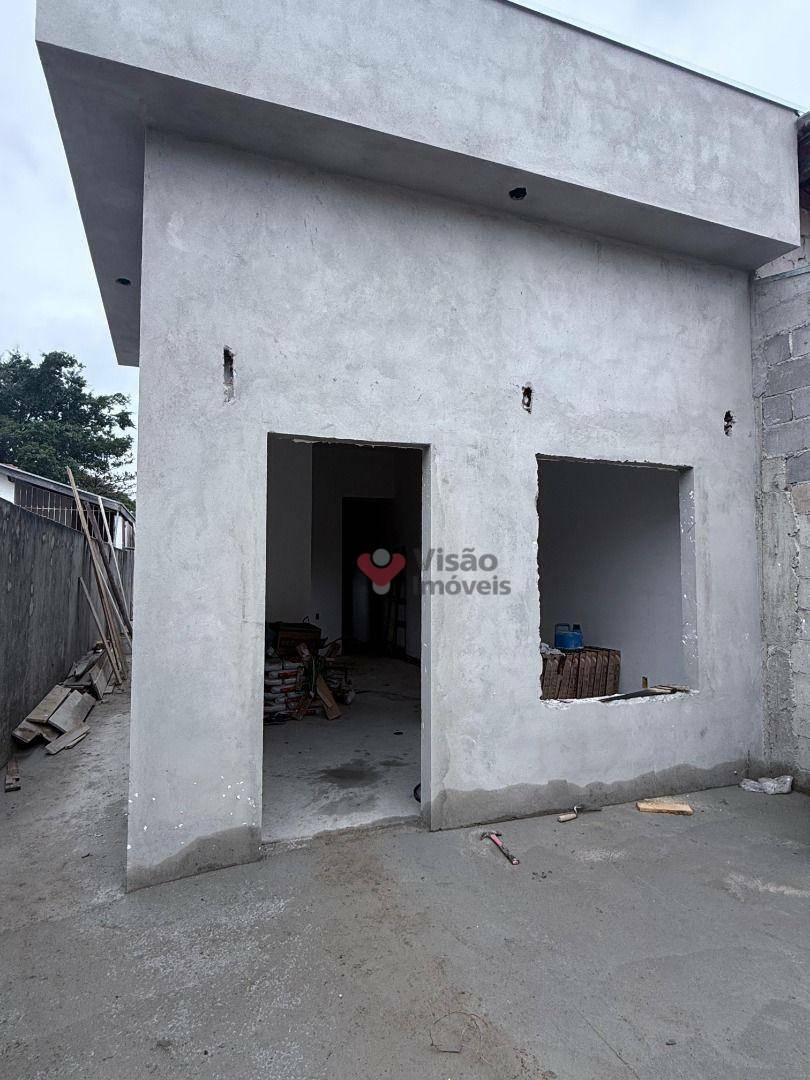 Casa à venda com 2 quartos, 56m² - Foto 1