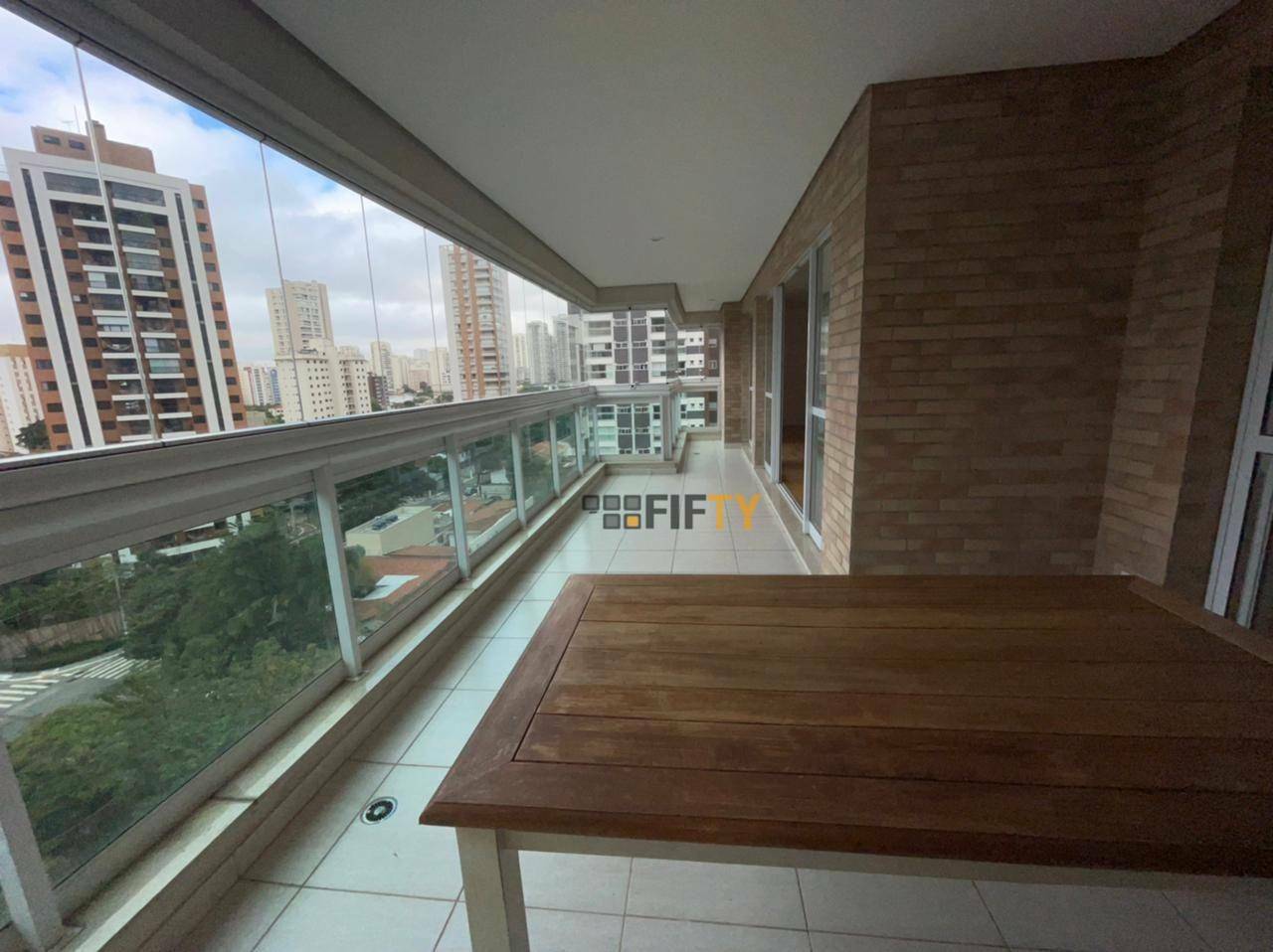 Apartamento para alugar com 3 quartos, 245m² - Foto 4