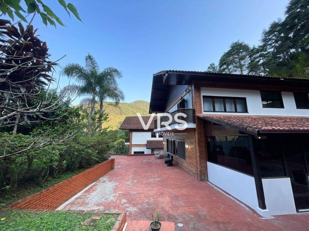 Casa de Condomínio à venda com 5 quartos, 450m² - Foto 1