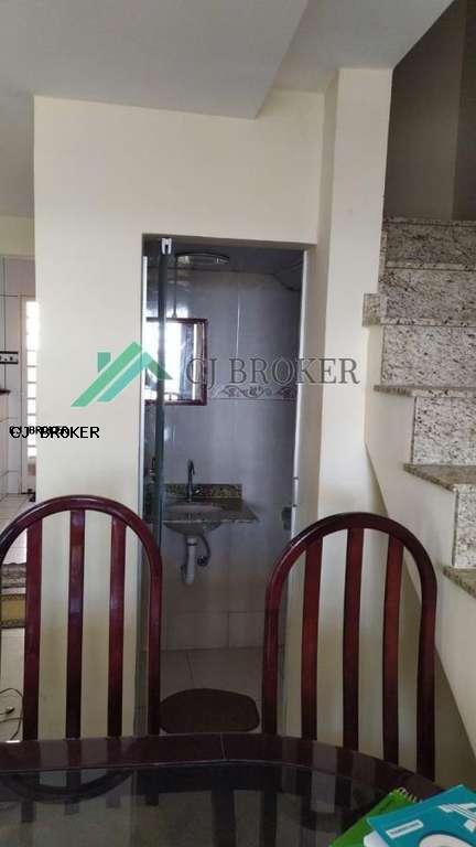 Casa à venda com 4 quartos, 200m² - Foto 1