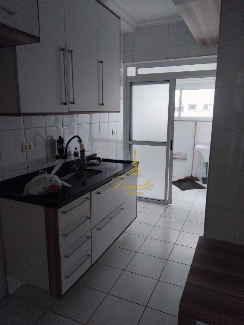 Apartamento para alugar com 3 quartos, 85m² - Foto 11