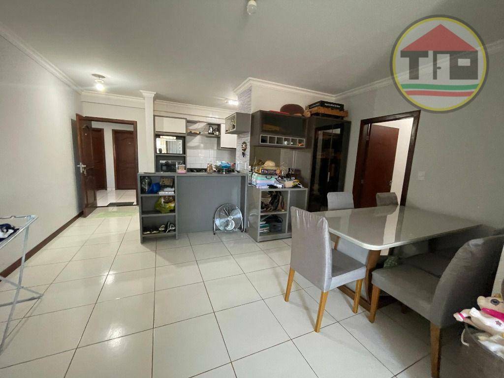 Apartamento à venda com 3 quartos, 105m² - Foto 2