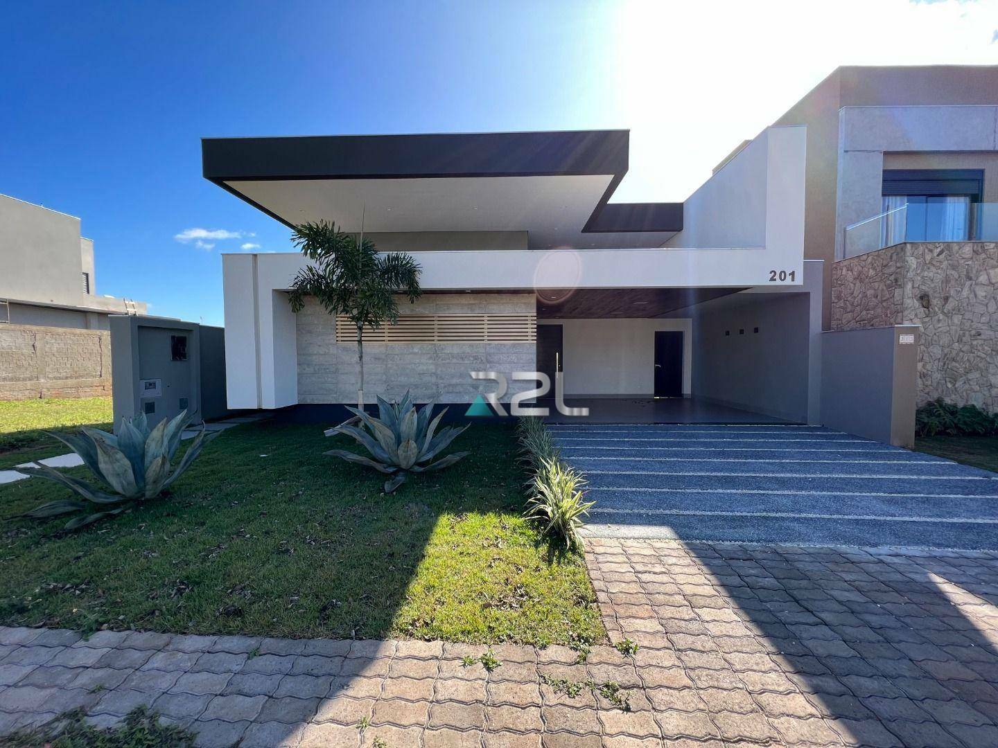 Casa de Condomínio à venda com 3 quartos, 180m² - Foto 1