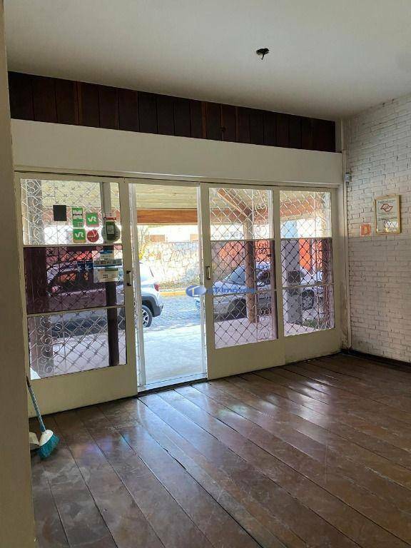 Casa para alugar com 4 quartos, 379m² - Foto 9