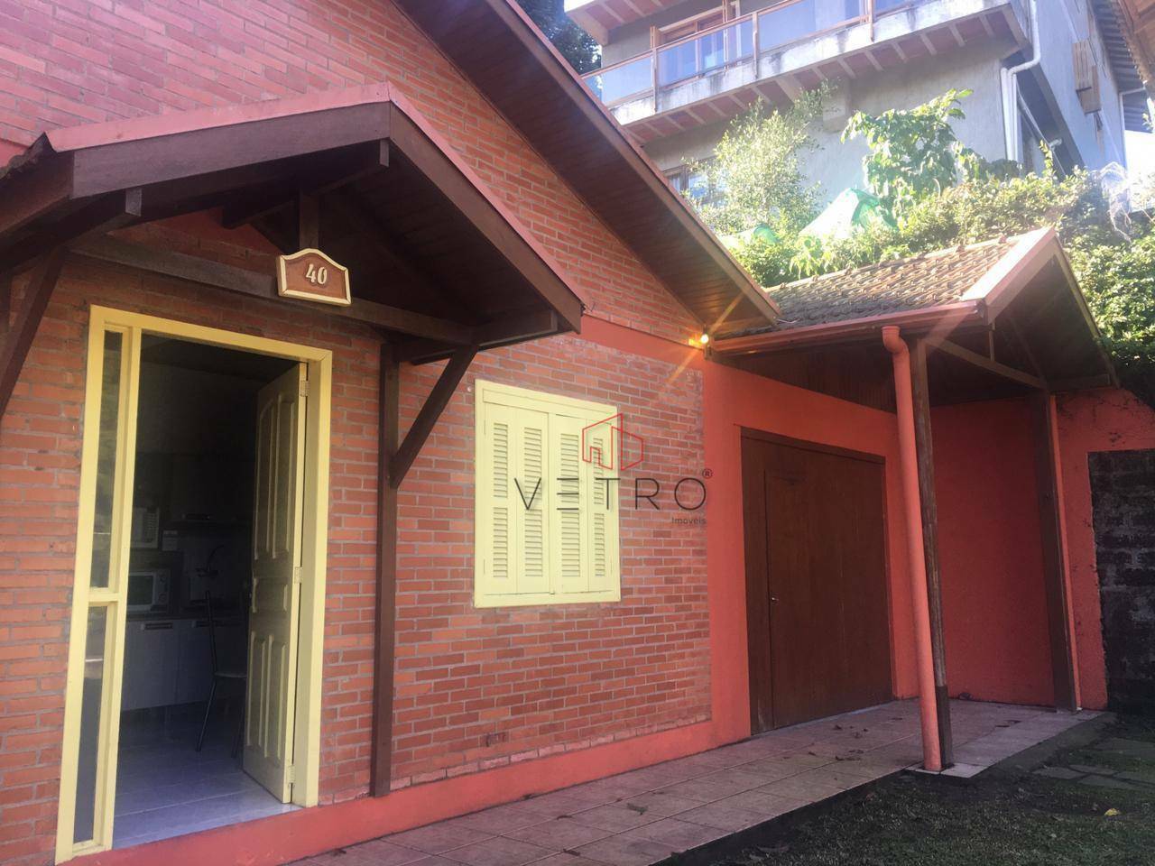 Casa à venda com 3 quartos, 69m² - Foto 1