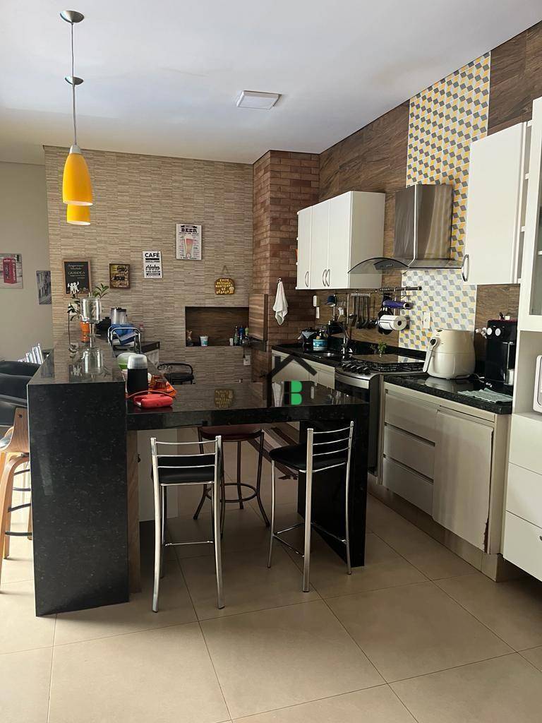 Casa, 4 quartos, 237 m² - Foto 10