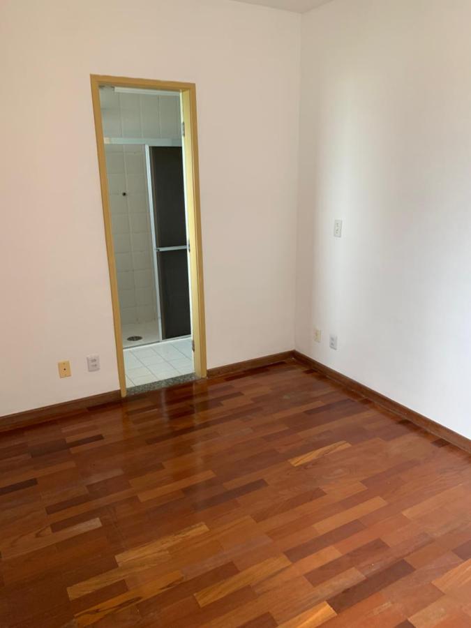 Apartamento para alugar com 4 quartos, 133m² - Foto 9