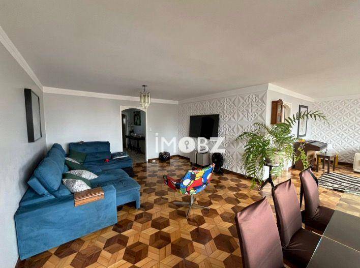 Apartamento à venda com 3 quartos, 200m² - Foto 1