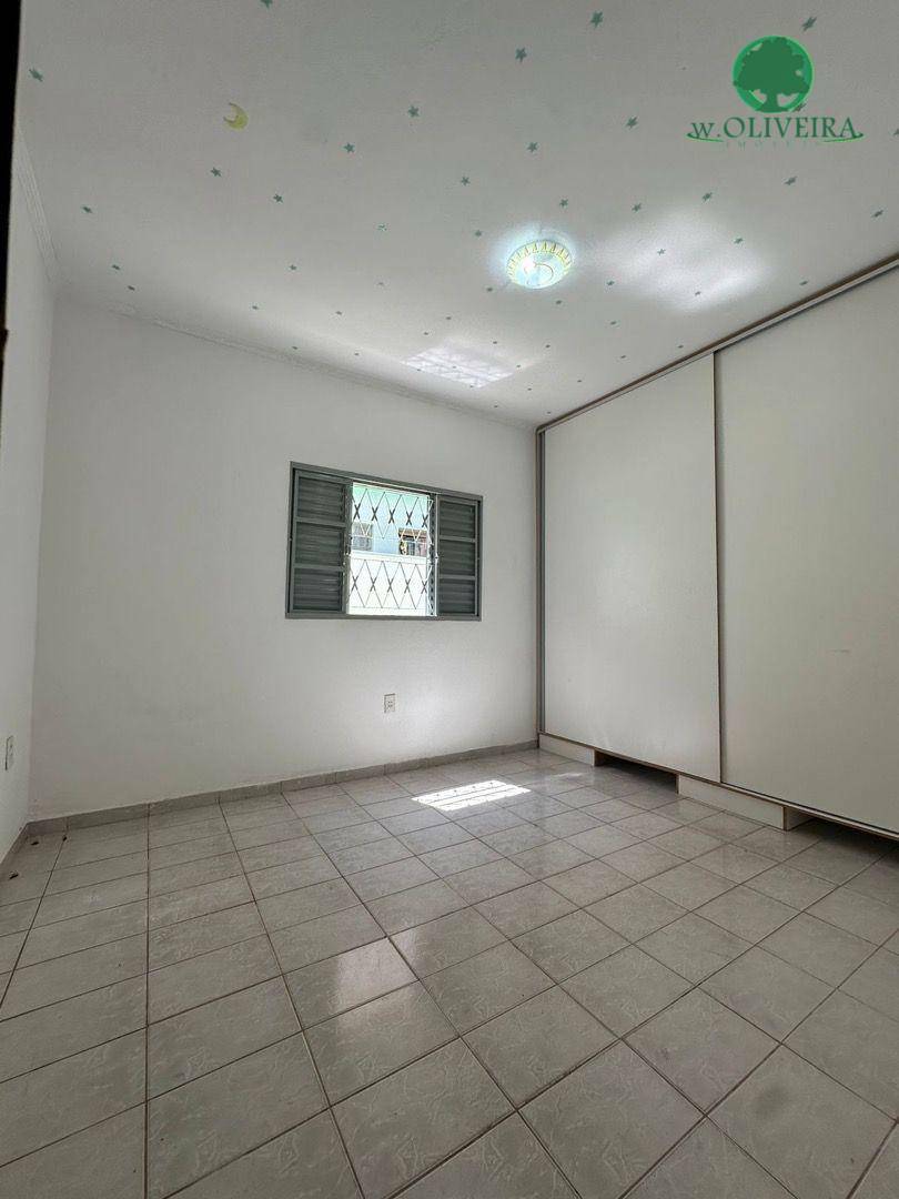 Casa para alugar com 2 quartos, 200m² - Foto 10