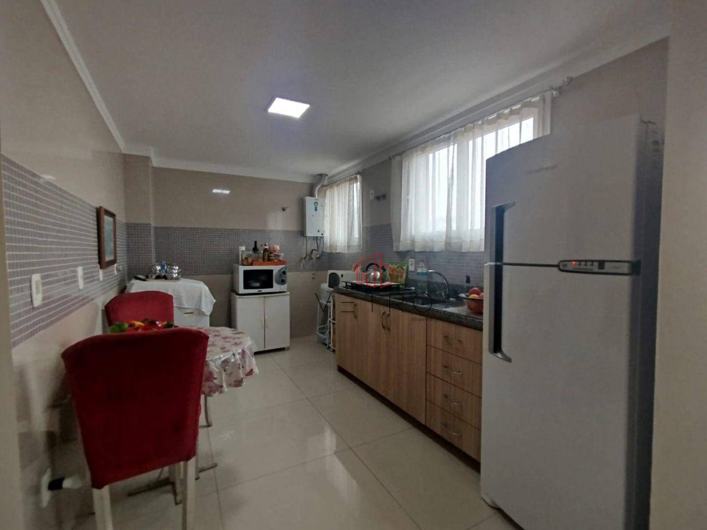 Apartamento à venda com 2 quartos, 77m² - Foto 3