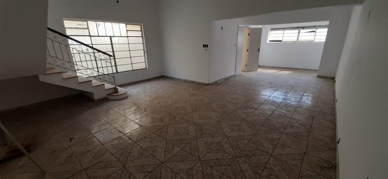 Casa para alugar com 3 quartos, 168m² - Foto 1