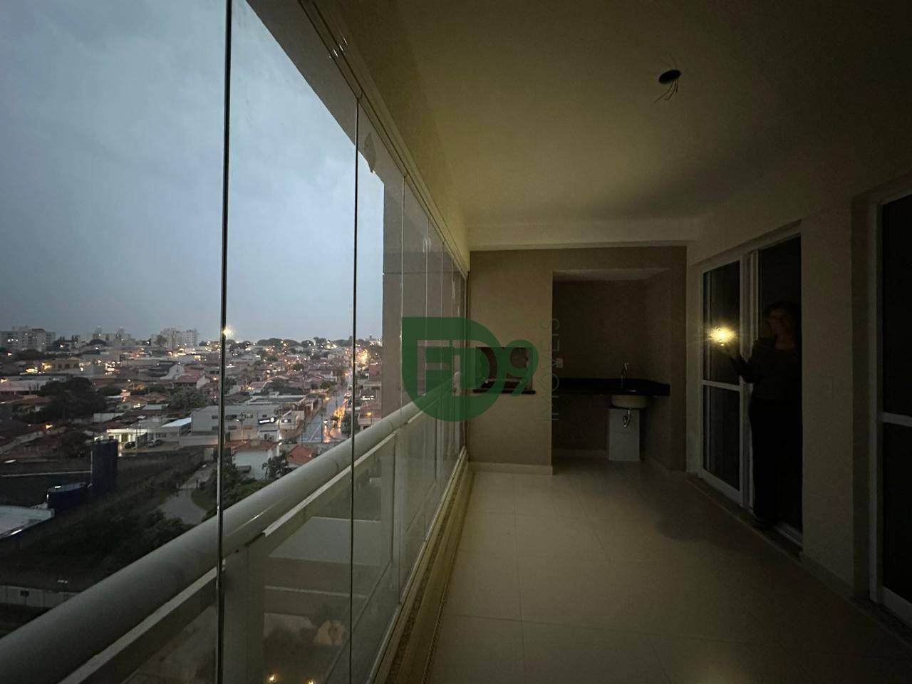 Apartamento à venda com 3 quartos, 121m² - Foto 1