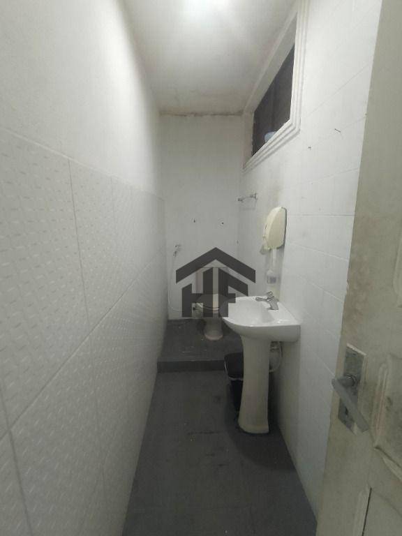 Casa para alugar com 4 quartos, 200m² - Foto 14