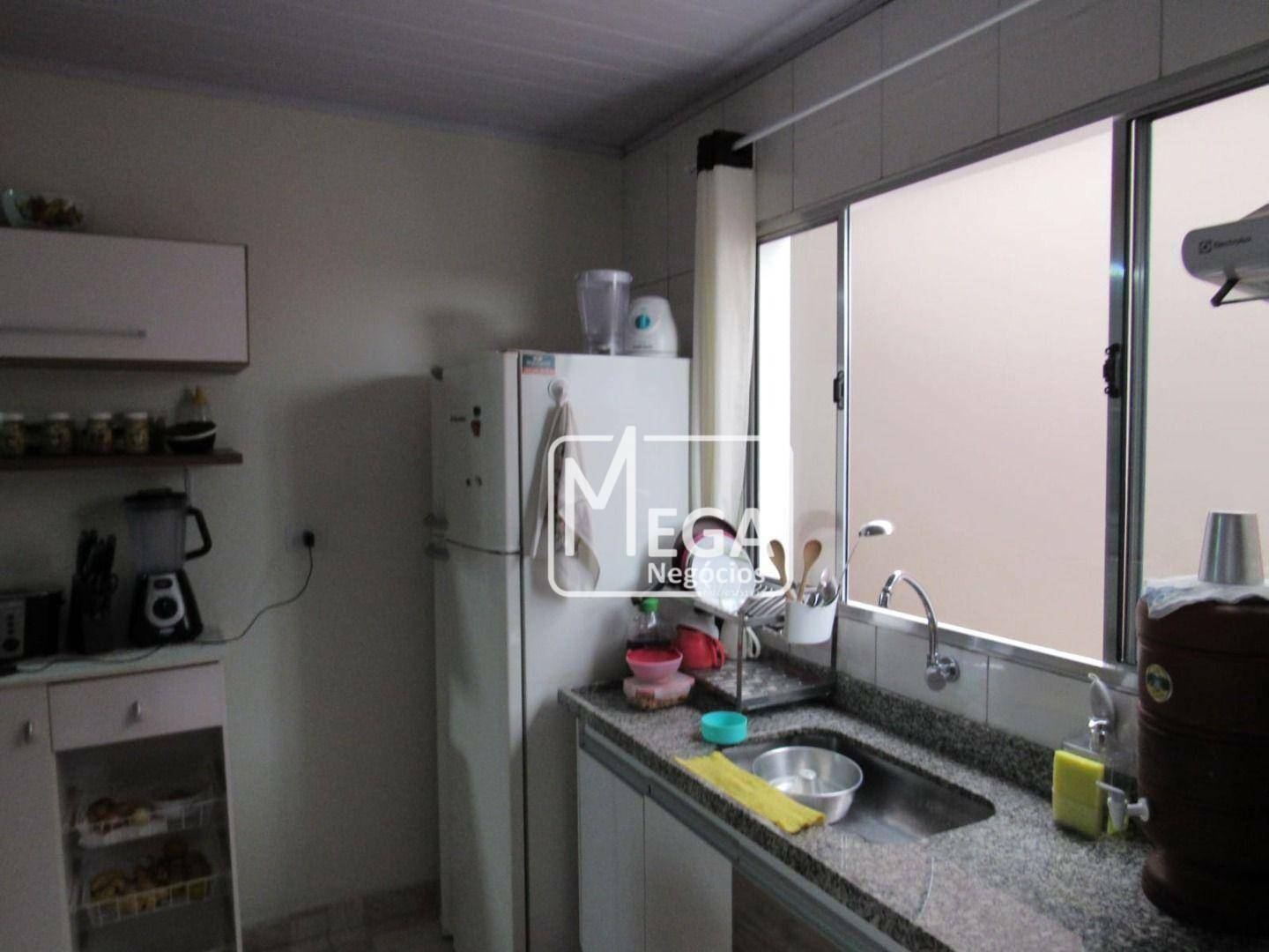 Casa à venda com 4 quartos, 250m² - Foto 8