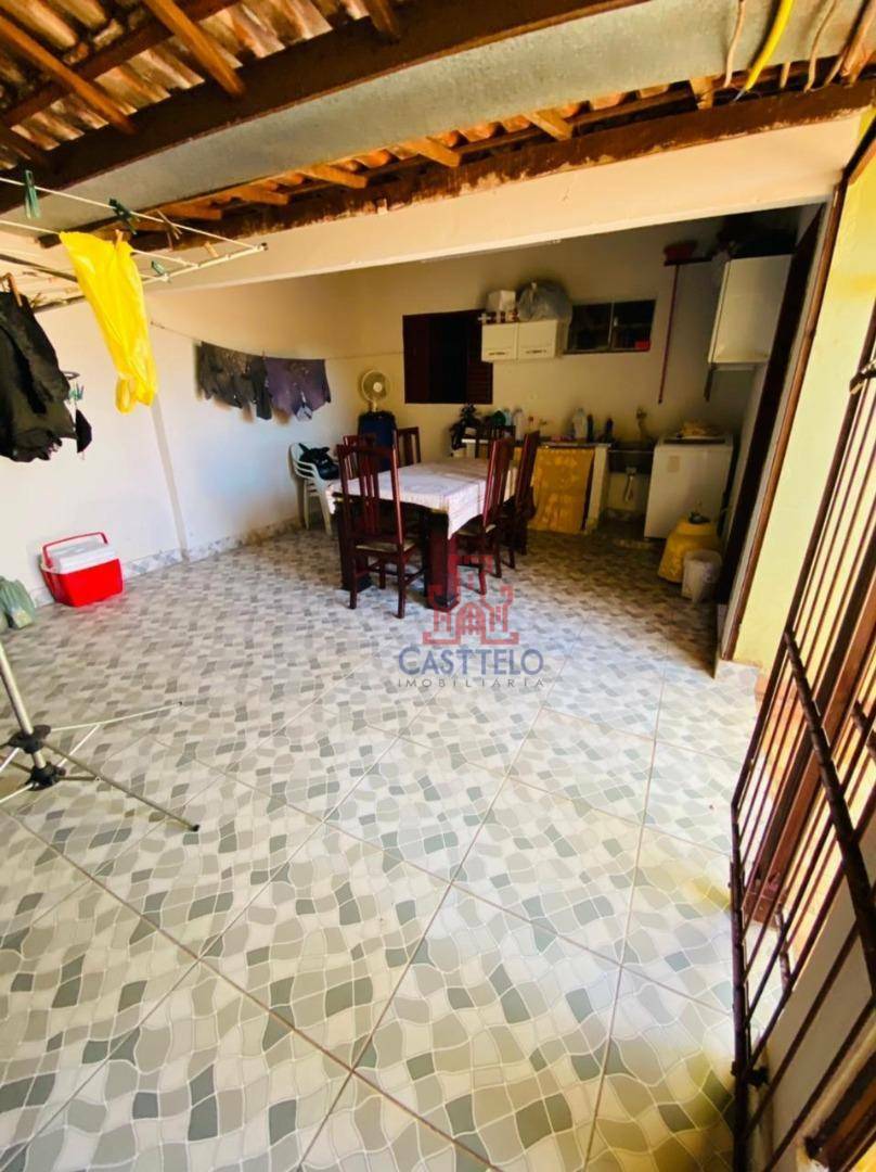 Casa à venda com 3 quartos, 120m² - Foto 4