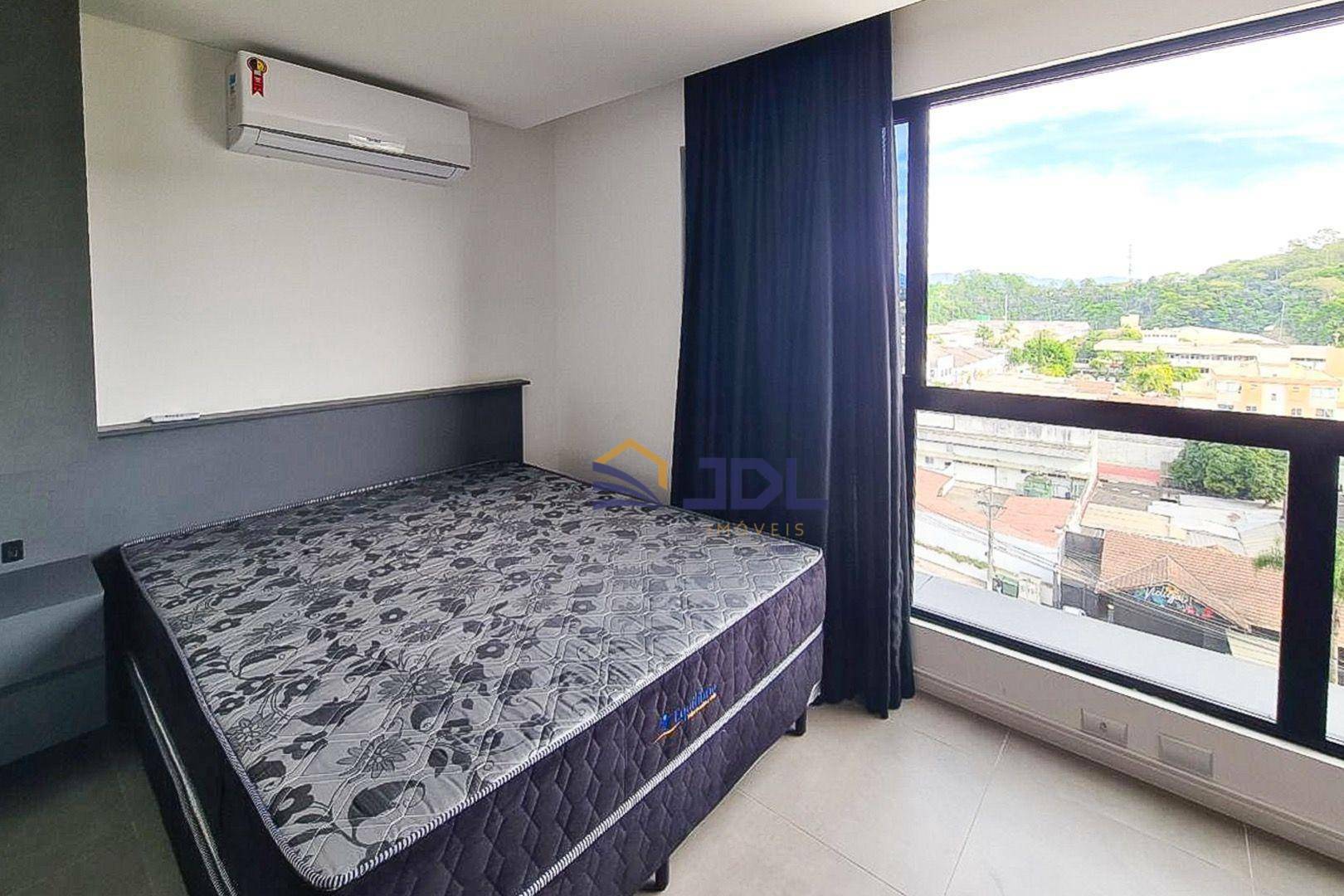 Apartamento à venda com 1 quarto, 33m² - Foto 2