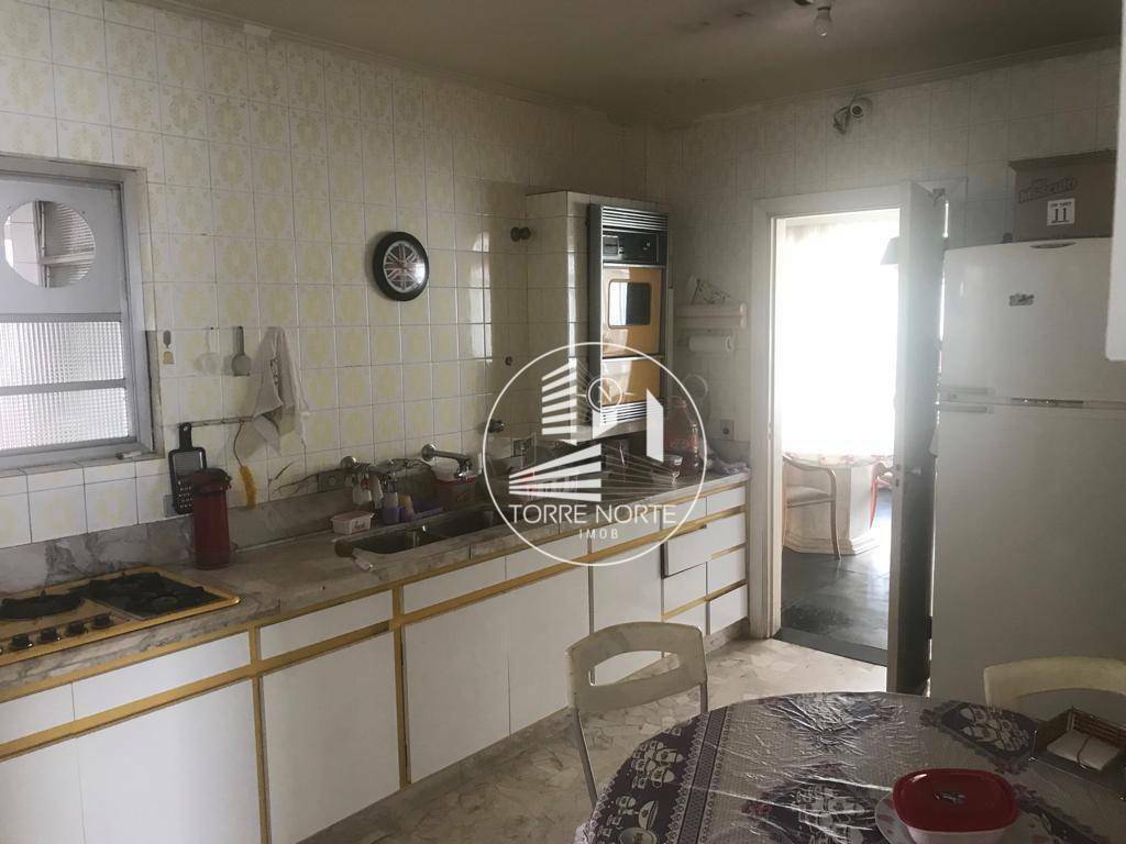 Apartamento à venda com 3 quartos, 240m² - Foto 10