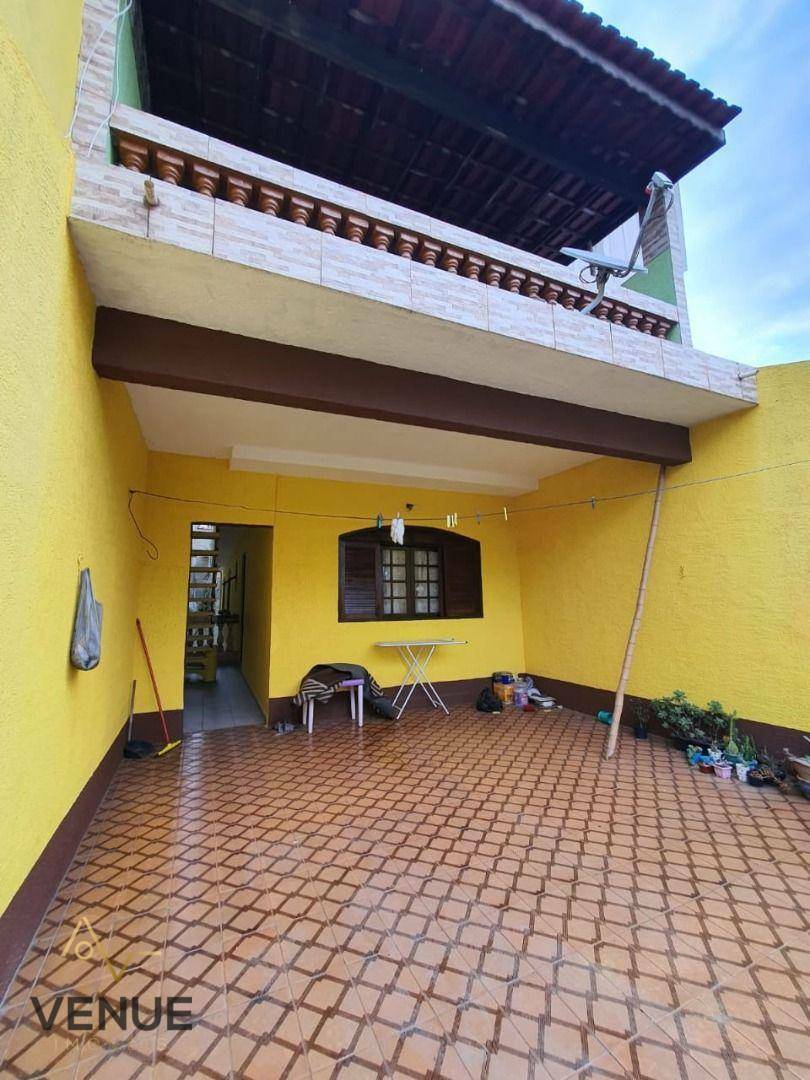 Sobrado à venda com 4 quartos, 215m² - Foto 1