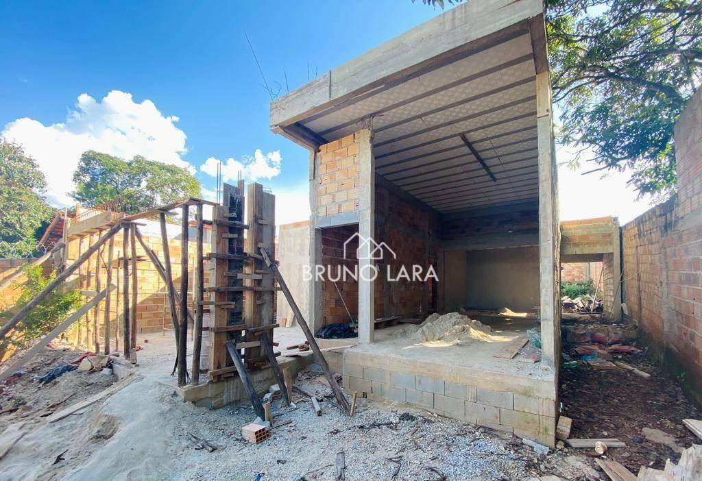 Casa à venda com 3 quartos, 157m² - Foto 3