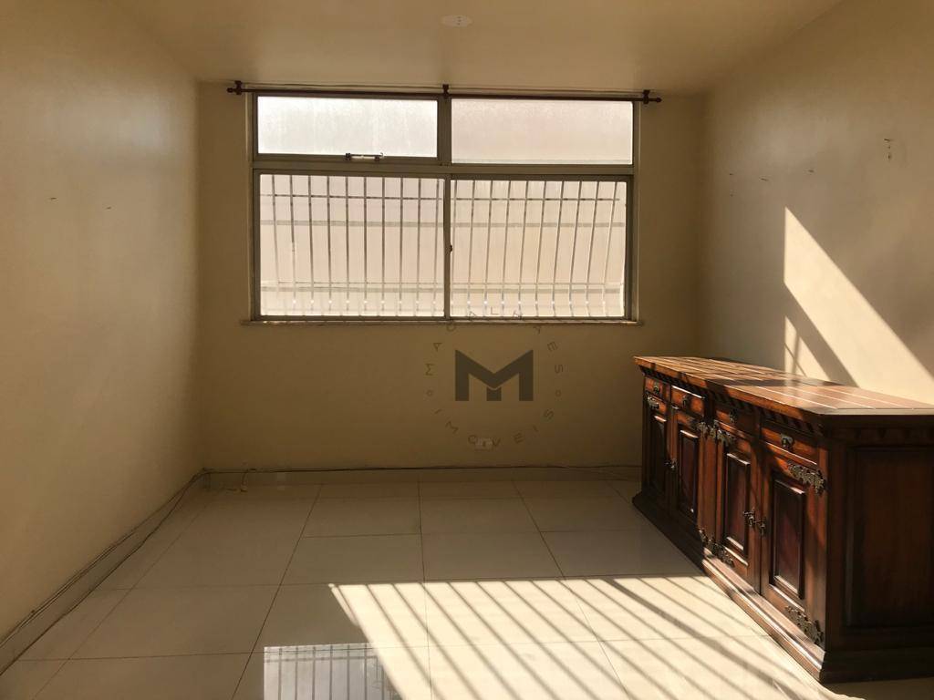 Apartamento à venda com 2 quartos, 80m² - Foto 2