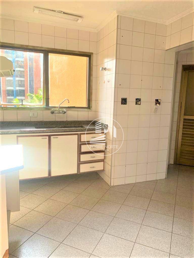 Apartamento à venda com 3 quartos, 119m² - Foto 13