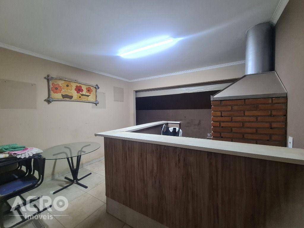 Casa à venda com 3 quartos, 210m² - Foto 14