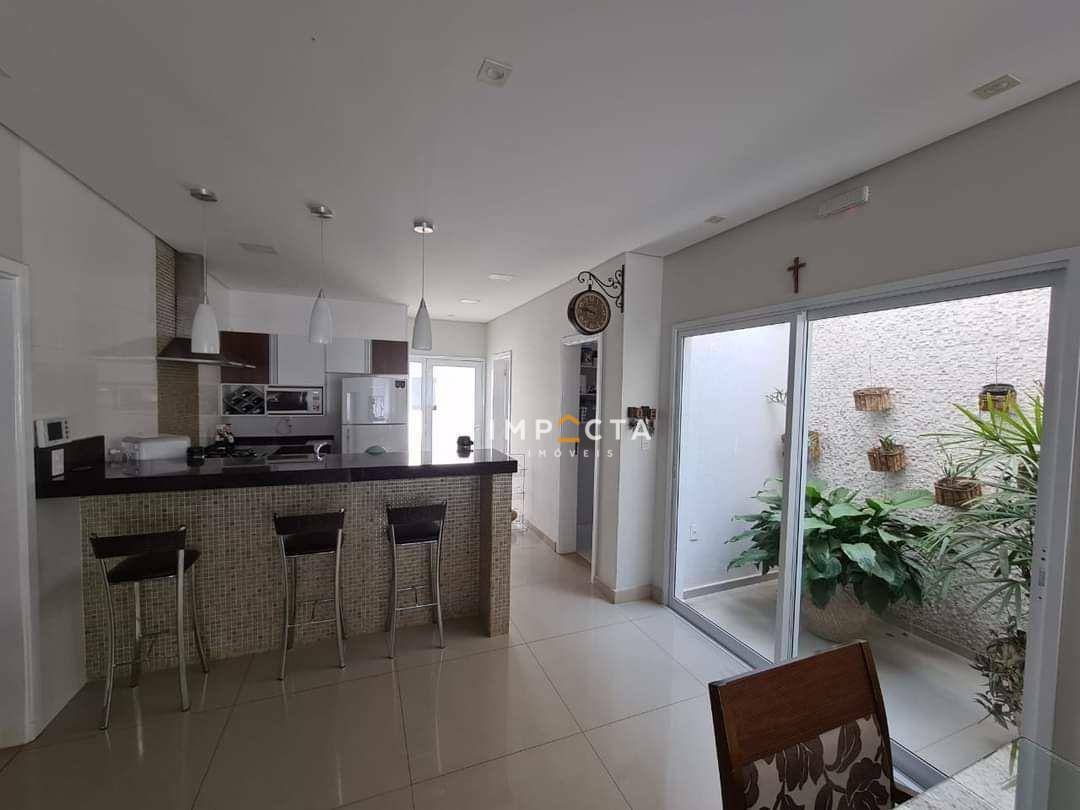 Casa à venda com 3 quartos, 250m² - Foto 12