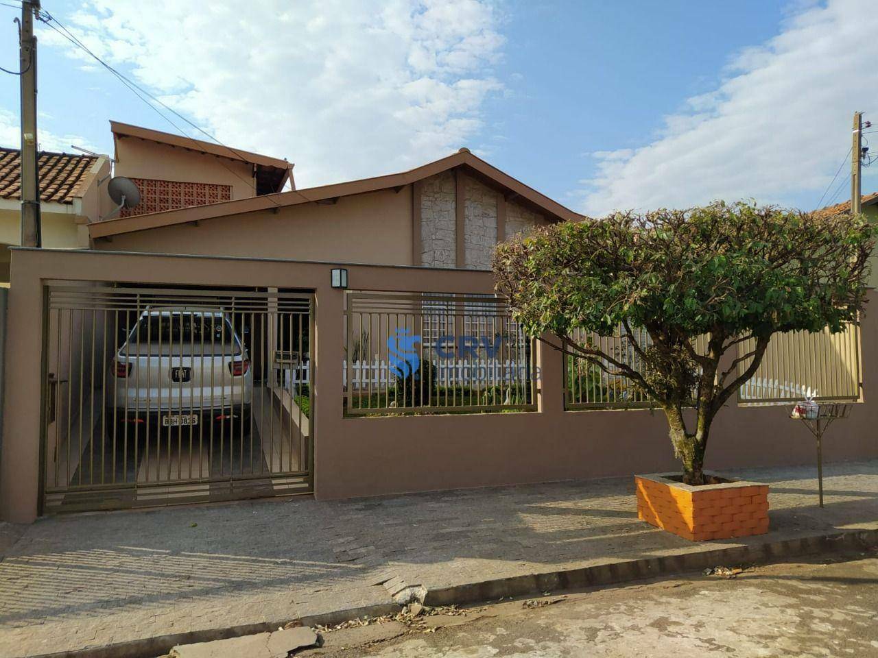 Casa à venda com 3 quartos, 200m² - Foto 2