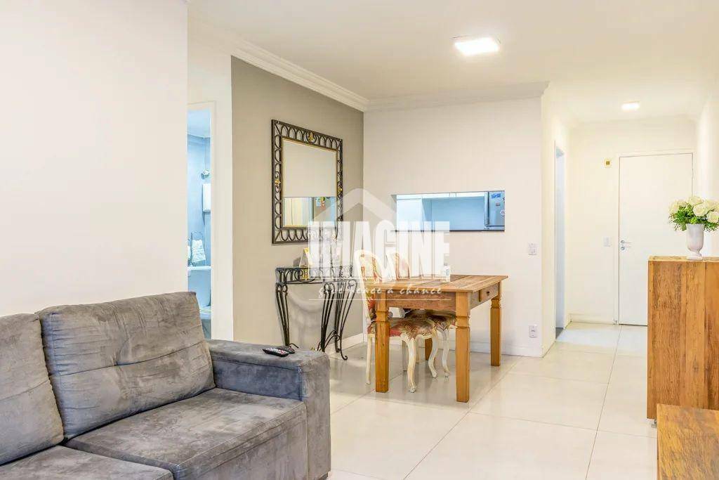 Apartamento à venda com 3 quartos, 75m² - Foto 2