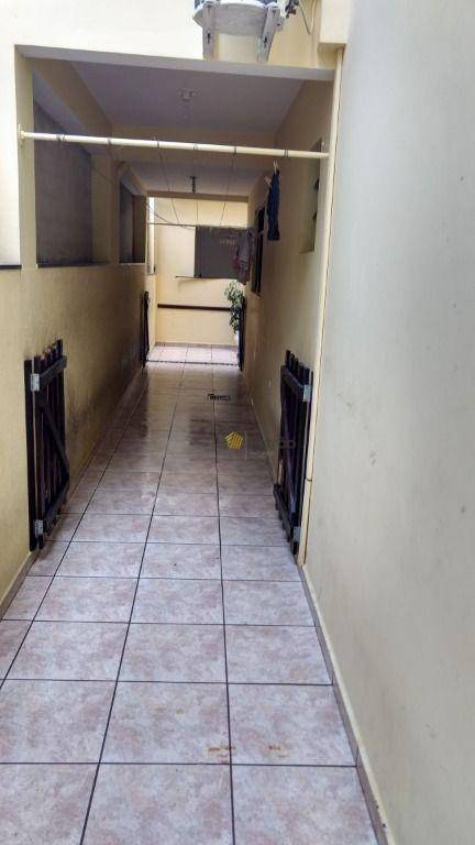 Sobrado à venda com 4 quartos, 226m² - Foto 1