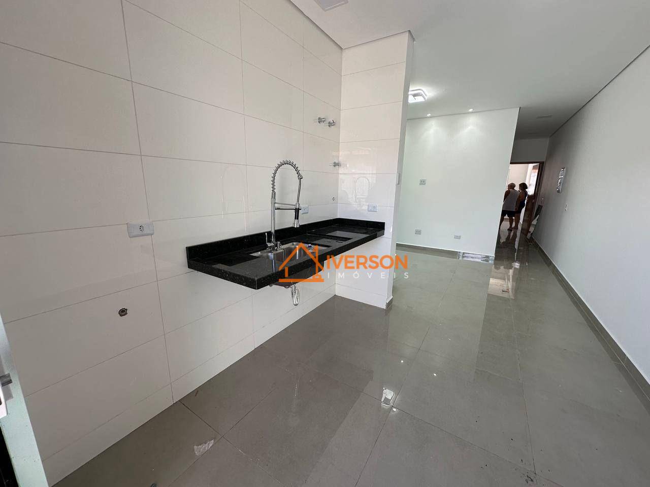 Casa à venda com 2 quartos, 70m² - Foto 2