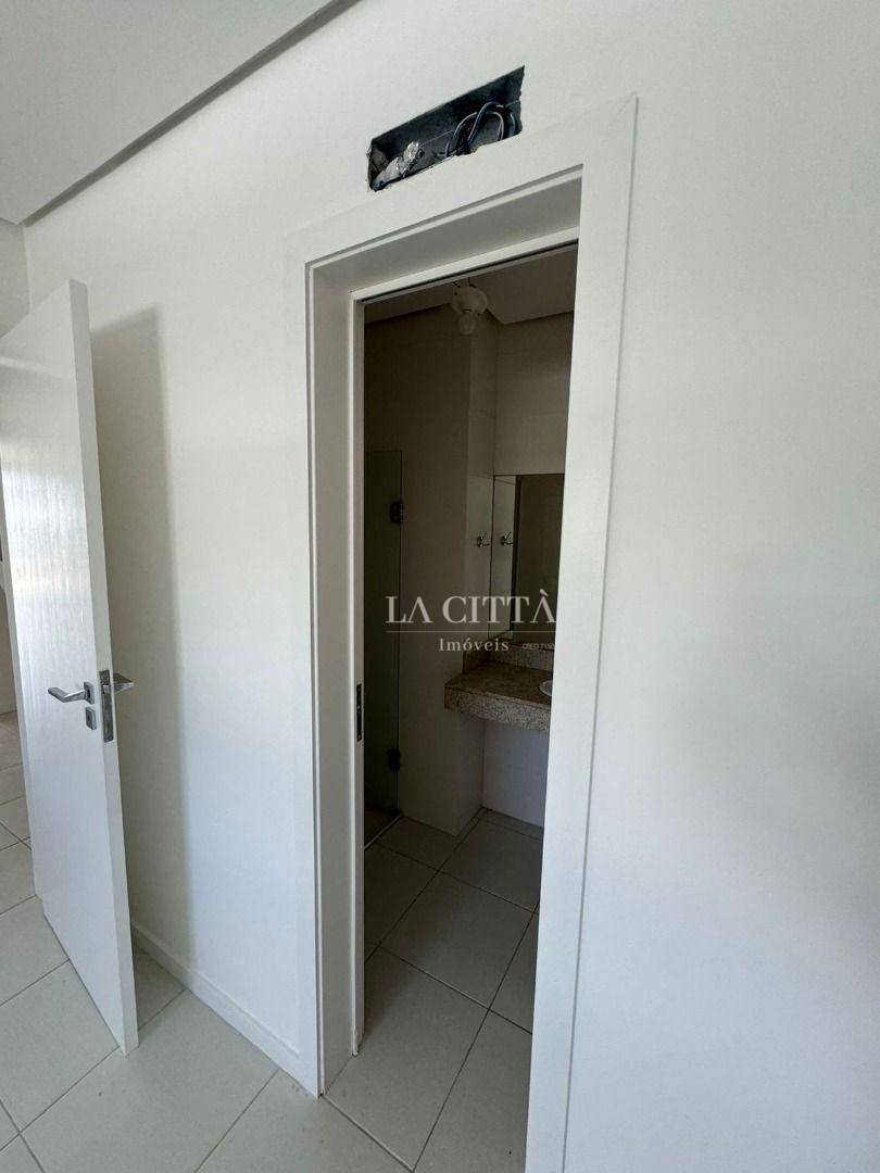 Apartamento à venda com 4 quartos, 237m² - Foto 17