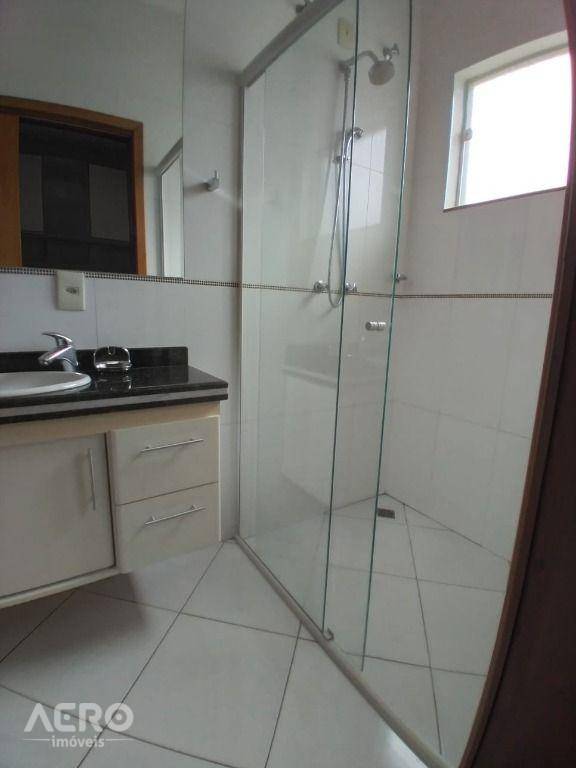 Casa à venda e aluguel com 3 quartos, 230m² - Foto 13