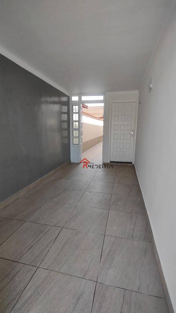 Casa à venda com 3 quartos, 82m² - Foto 4