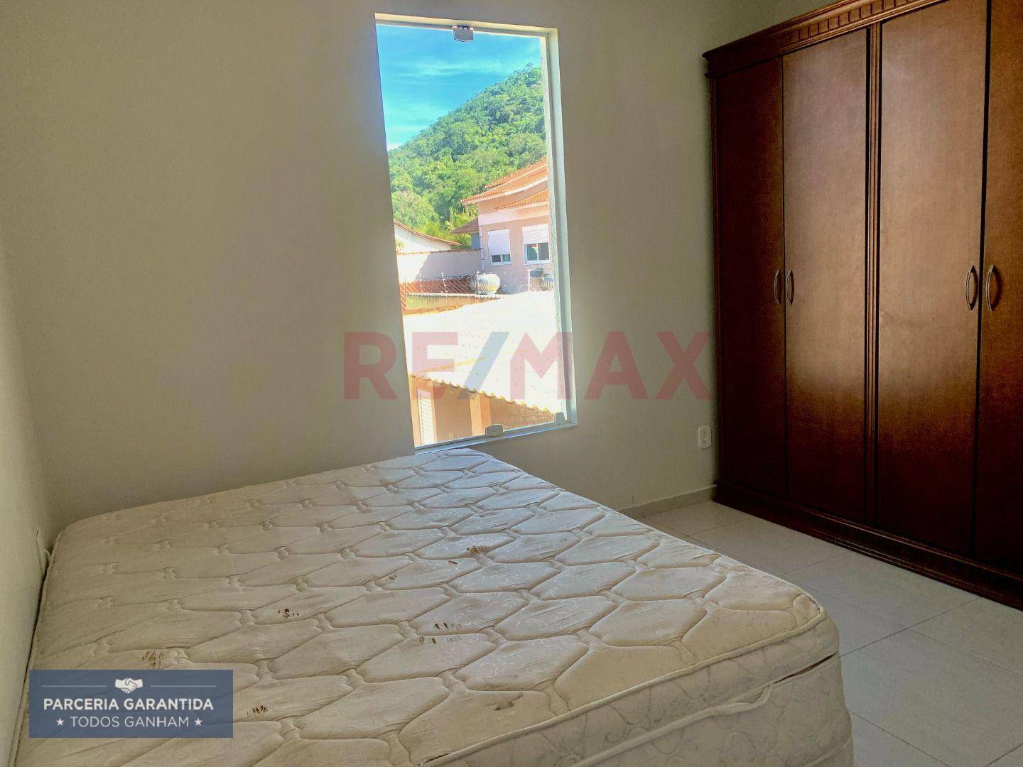 Casa à venda com 4 quartos, 242m² - Foto 17