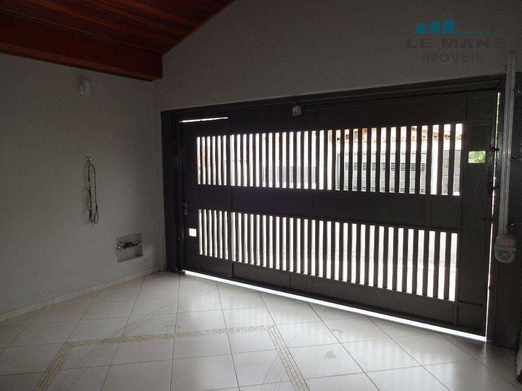 Casa à venda com 3 quartos, 169m² - Foto 2