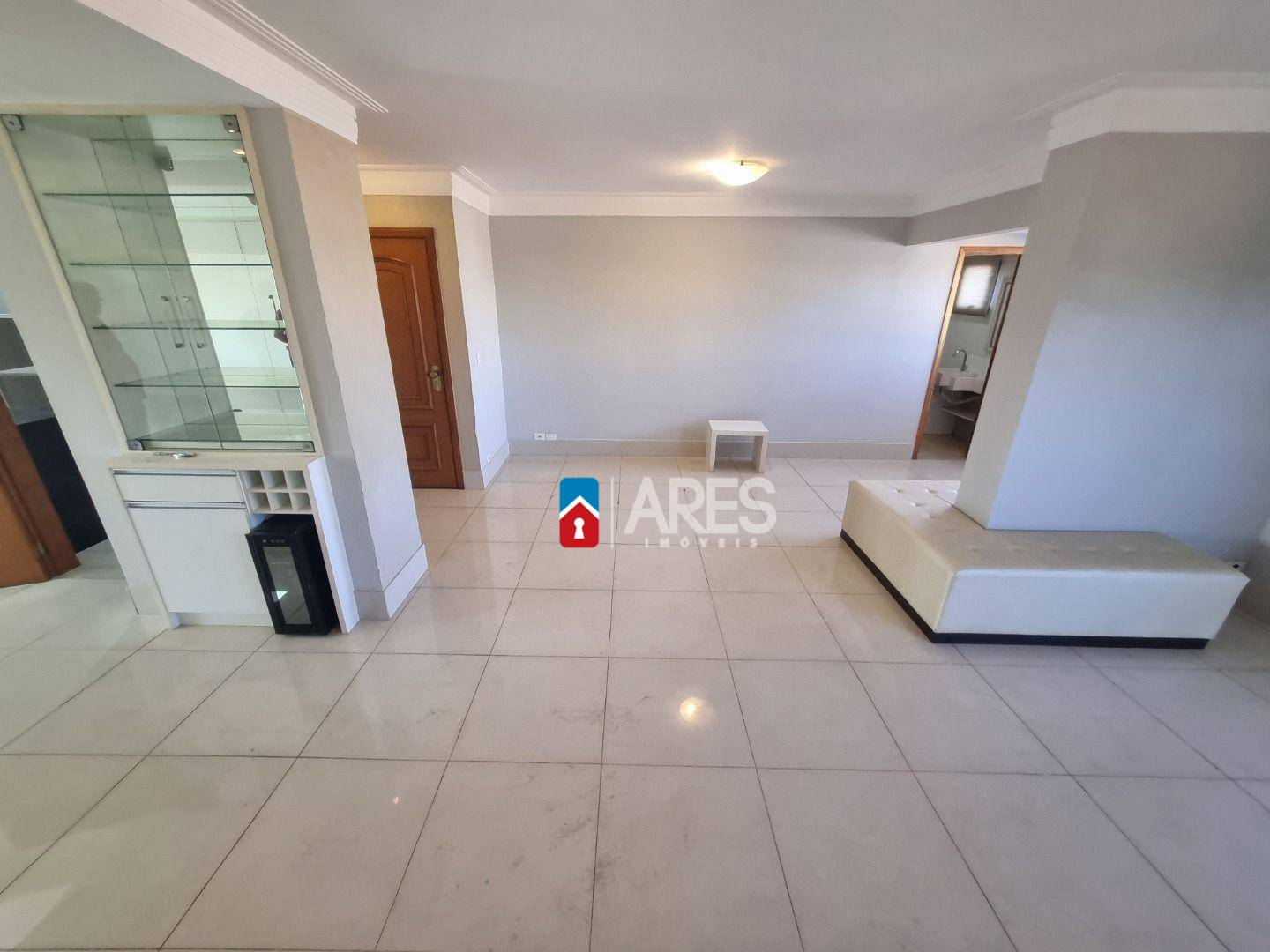 Apartamento para alugar com 4 quartos, 236m² - Foto 3