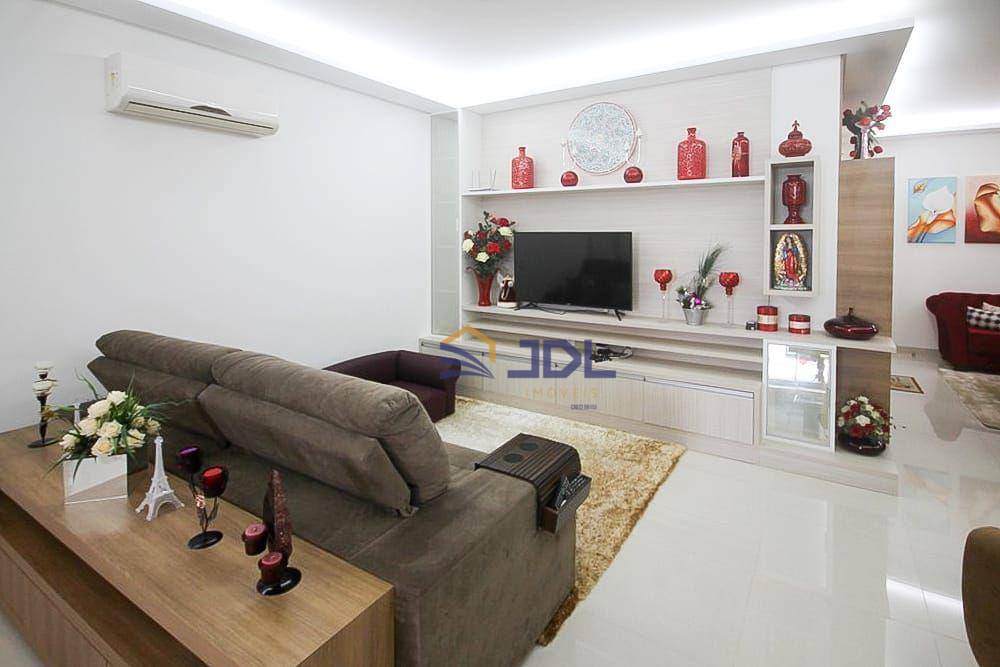 Apartamento à venda com 4 quartos, 193m² - Foto 4