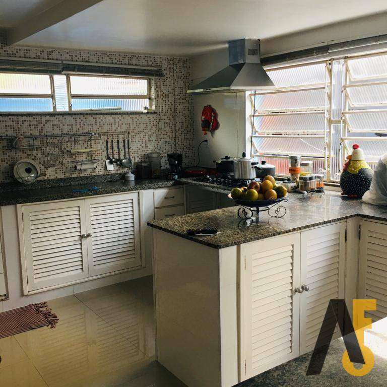 Casa à venda com 5 quartos, 377m² - Foto 10