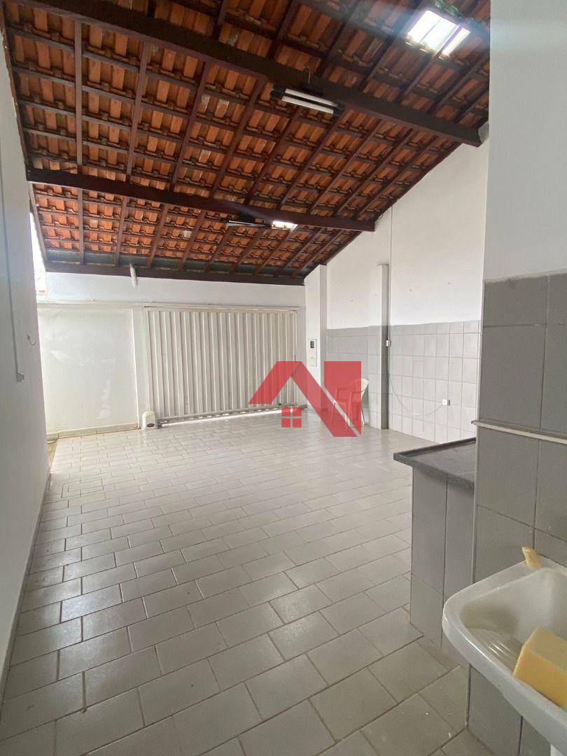 Casa para alugar com 3 quartos, 236m² - Foto 15